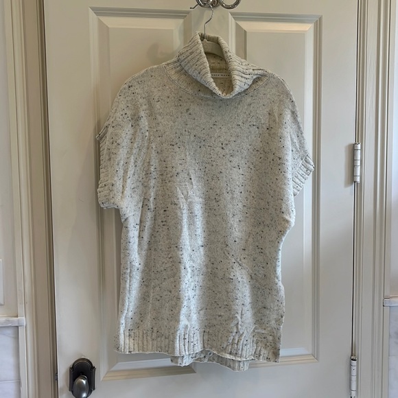 Ladies sweater - Picture 1 of 4